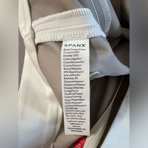 New SPANX Silver Linings Kick Flare Pull-on Pants size Medium in Classic White - Picture 14 of 16